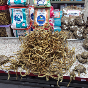 Sıcak satış ince işlenmiş 4-6cm kırmızı dondurularak kurutulmuş pelet balık gıda solucanlar cilt ve ceket sağlık için % 100% doğal Protein - Product Image 6