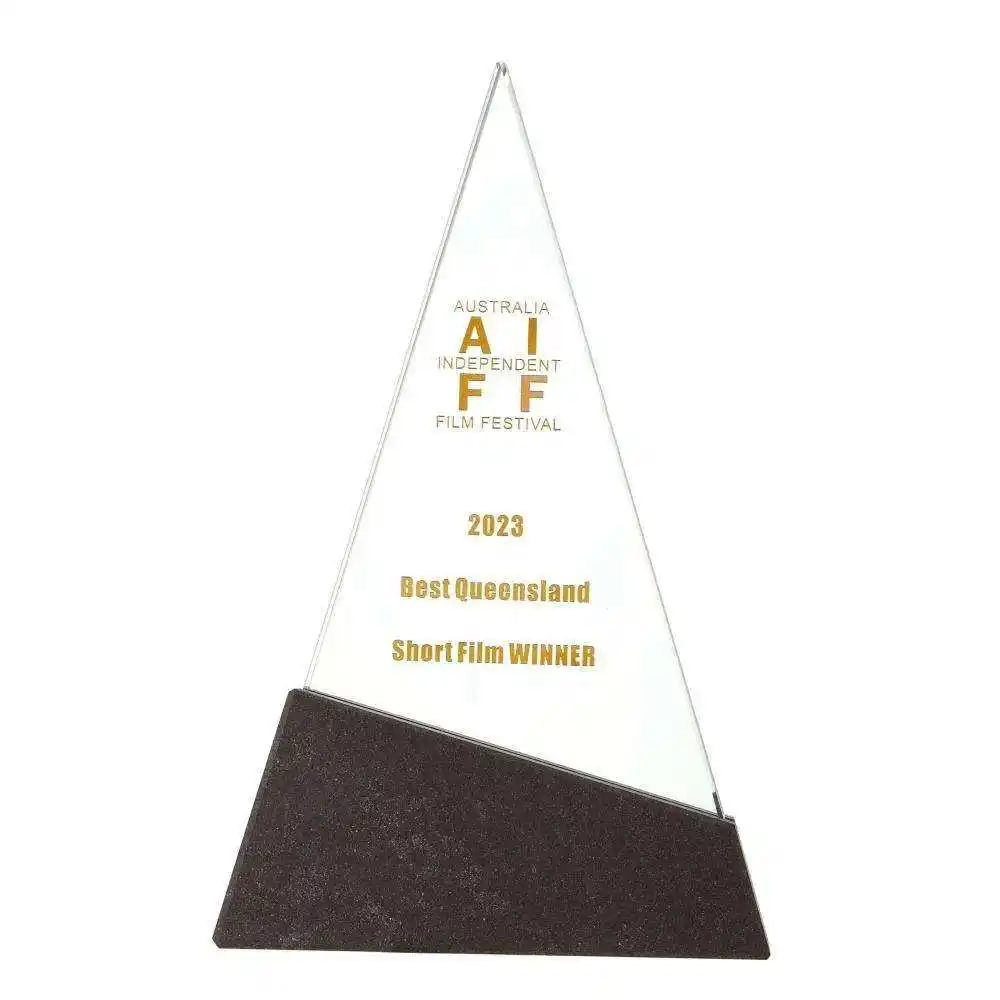 ADL Pratique Offre Spéciale Acrylique Récompenses Triangulaire Verre Trophée Récompenses Avec Pierre Base Basketball Événements Récompenses