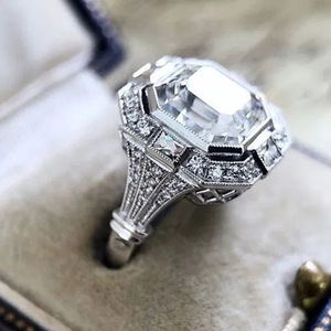 Anello in Cristallo Stile Vintage Reale per Donne, Elegante Accessorio per Abiti da Festa - Product Image 4