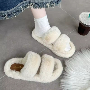 Pantoufles d'hiver en fourrure pour femmes, pantoufles de chambre antidérapantes pour femmes et hommes - vente en gros pour les amoureux - Product Image 2