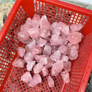 Cristalli curativi all'ingrosso di alta qualità pietra preziosa grezza pietra di quarzo rosa grezza rosa naturale in vendita