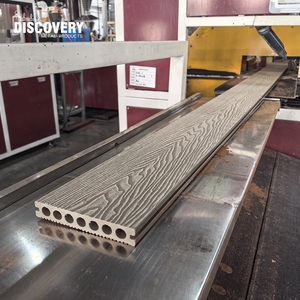 Pavimentazione Esterna in WPC con Effetto Legno, Rivestimento per Giardino, Pavimento Ignifugo Antiscivolo Resistente ai Raggi UV per Esterni - Product Image 1