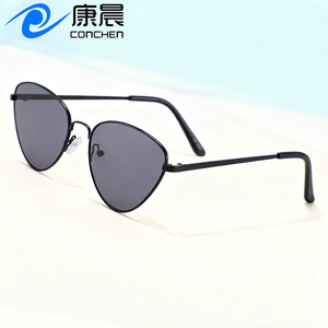 Gafas de sol de ojo de gato metálicas para mujer Conchen, montura negra, lentes de PC, protección UV400, a la moda para viajes y salidas. - Product Image 1