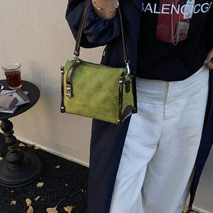 Nouveau sac bandoulière décontracté en cuir PU et daim pour femme 2026 - Product Image 3