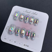 Las uñas cortas prensadas a mano puras con un gran diamante brillante de alta calidad se pueden reutilizar al por mayor de fábrica