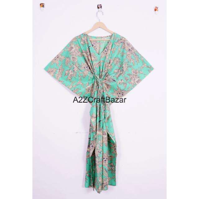 มีสีเขียวขุ่น