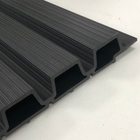 Vente en gros en usine WPC TV revêtement mural bois revêtement alternatif pour extérieur 6 pieds de hauteur pour les chantiers de construction de clôtures de cour