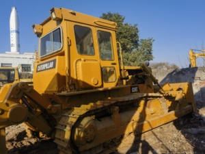 รถดันดิน CAT D6G มือสอง พร้อมเครื่องยนต์ เกียร์ มอเตอร์ และปั๊ม กำลัง 141 กิโลวัตต์ ความสามารถในการดันดิน 5.6 เมตร ประสิทธิภาพเยี่ยม - Product Image 3