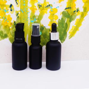 Bouteilles rondes de mousse de savon en <span class=keywords><strong>verre</strong></span> vide de 1oz noir mat avec distributeurs de mousse - Product Image 4