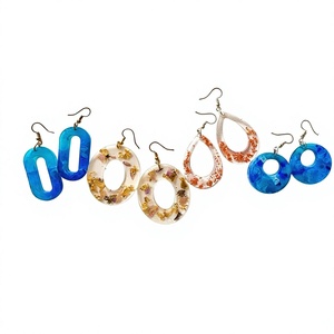 Boucles d'oreilles créoles fantaisie en résine acrylique forme corail, bijoux de luxe pour femme, motif végétal rouge, boucles d'oreilles tendance - Product Image 3