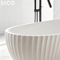 Baignoire SICO 1,7 m blanche à rayures verticales cannelées, baignoire de trempage en surface solide, baignoire de luxe pour villa, hôtel boutique, salle de bain