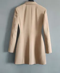 高品質の女性カスタムロゴスリムフィットノッチラペル非対称裾安全ピンカジュアルブレザージャケット