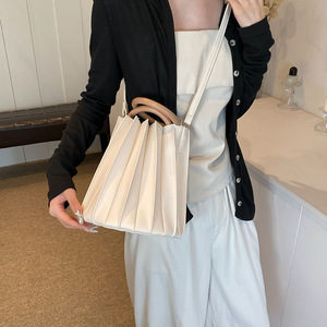 Bolso de Hombro Cruzado de Diseño Plisado Abierto para Mujer, Nuevo Estilo, Asa Rígida, Moda Occidental, Tanjing - Product Image 4