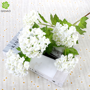 QIHAO Flor de Hortensia Artificial de 5 Cabezas, de Seda, Azul y Blanca, para Decoración de Bodas y Hogar, Alta Simulación - Product Image 2