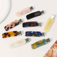 Pince à cheveux pour femme en acétate marbré avec logo, lettre dorée en relief, faite à la main, barrette alligator, pour fêtes, vente en gros B2B pour revendeurs