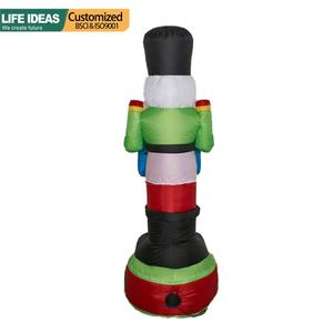 Decorazione Natalizia Gonfiabile Gigante Schiaccianoci da 6 Piedi con Luci Interne, Ventola Integrata e Corde di Ancoraggio - Product Image 2