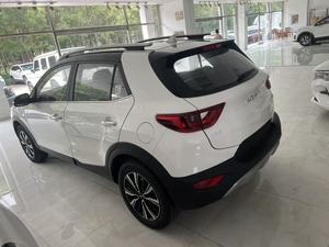 Kia Stonic 1.4L Usado, Versión con Techo Solar, <span class=keywords><strong>Casi</strong></span> Nuevo, Pintura Original, 3700km, Bajo Kilometraje, Blanco, Auto de <span class=keywords><strong>Segunda</strong></span> <span class=keywords><strong>Mano</strong></span> para Exportación - Product Image 4