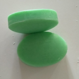 Jabón Blanqueador Enriquecido con Colágeno, Vitaminas C y E, Fórmula Verde con Ingredientes Herbales de 110 g para una Belleza Natural y Cuidado de la Piel - Product Image 3