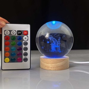 Boule de cristal laser 16 couleurs 4 modes d'éclairage Ours Cerf Voie lactée Saturne avec base en bois et télécommande MH-Q0263 - Product Image 5