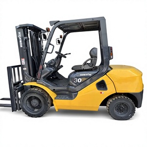 Chariot élévateur contrepoids diesel 4x4 neuf à faible nombre d'heures, capacité 300 kg, pour utilisation assise en intérieur et sur sols difficiles, idéal pour la construction. - Product Image 1