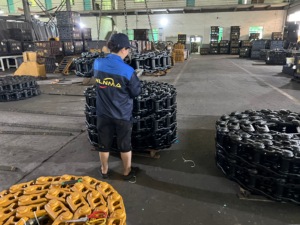 高品质履带滚轮底盘零件售后备件制造商 - Product Image 2