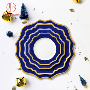 Juego de platos de <span class=keywords><strong>porcelana</strong></span> para banquete, platos de cargador de oro, precio de fábrica de cerámica elegante, boda de China con borde dorado minimalista - Product Image 5