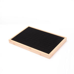 Plateau de rangement pour bagues en cuir noir et blanc avec 100 emplacements, avec bordure en bambou, présentoir à bagues, organisateur de boucles d'oreilles, plateau à bijoux en velours - Product Image 2