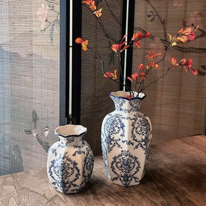 Florero de cerámica de porcelana azul y blanca pintado a mano, decoración de entrada de restaurante, arreglo de flores de peonía de estilo chino Retro - Product Image 5
