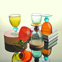Gobelet en verre cristal de style occidental à pied haut avec forme irrégulière, design créatif à bulles bicolores, soufflé à la main, gobelet à jus