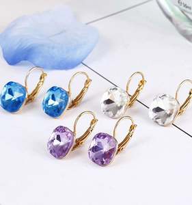 Pendientes de Moda con Cristales Austríacos Cuadrados en Color Dorado, Rosa, Rojo, Verde y Negro para Mujer - Product Image 6