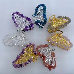 Pinzas para el Cabello de Cristal Tallado en Forma de Mariposa Natural con Piedras Curativas, Regalos de Recuerdo - Product Image 1