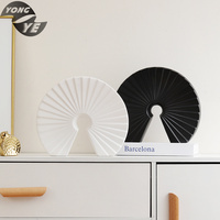 Artisanat en résine en forme d'éventail moderne et simple, noir et blanc, style oriental, décoration de secteur, décoration de maison, objets en céramique