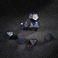 Jeu de dés polyédriques bleu irisé avec cadre gris anthracite, dés RPG à paillettes métalliques foncées pour jeux de table, collection et décoration