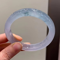 Bracciale Artigianale in Cera d'Api con Fiori Blu Fluttuanti, Design Naturale in Vetro di Tipo Ghiaccio con Fiori Fluttuanti, Provenienza Myanmar