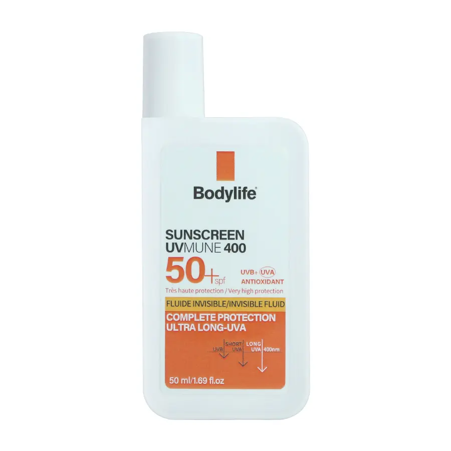 Crème solaire biologique végétalienne SPF 50 avec ingrédients à base de plantes et sans huile UVMUNE 400 pour la protection solaire sans fonte blanche