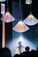 Lustre suspendu dynamique Fleur de Lotus, éclairage haut et bas, avec fleurs mécaniques, pour une ambiance lumineuse et décorative
