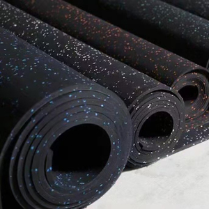 Rouleaux de revêtement de sol de gym en caoutchouc EPDM noir durable de 12 mm, surface facile à nettoyer pour les studios d'aérobic commerciaux, les salles de <span class=keywords><strong>fitness</strong></span> de groupe, la danse - Product Image 3
