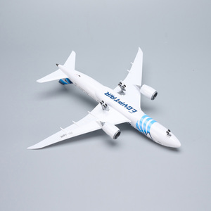 Modelo de Avión de Resina Boeing B787-9 de Egypt Air Airlines a Escala 1/145 de 43 cm con Luces LED y Tren de Aterrizaje - Product Image 3