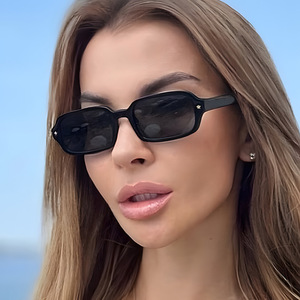 Lunettes de soleil polarisées UV400 carrées à monture complète Star Small, nouveau style européen et américain 2025, haut de gamme, tendance et décontractées pour femmes - Product Image 1