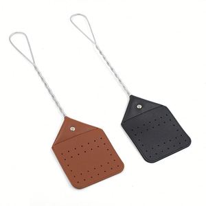 Matamoscas de Cuero Sintético Resistente con Mango de Alambre de Acero, Estilo Rústico - Product Image 5