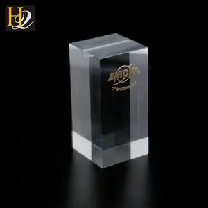 Fabrika özelleştirilmiş şeffaf akrilik katı küp şeffaf akrilik blok akrilik kupa ödülleri özel baskı ile