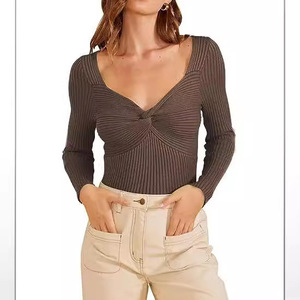 Pull tricoté décontracté à manches longues pour <span class=keywords><strong>femme</strong></span> avec croisement sur la poitrine, style élégant, vente en gros, personnalisable avec logo - Product Image 2