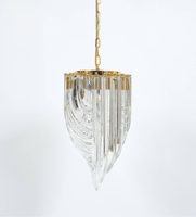 Suspension moderne en laiton et verre incurvé de petite taille en verre de Murano pour le salon, la chambre et la salle à manger.
