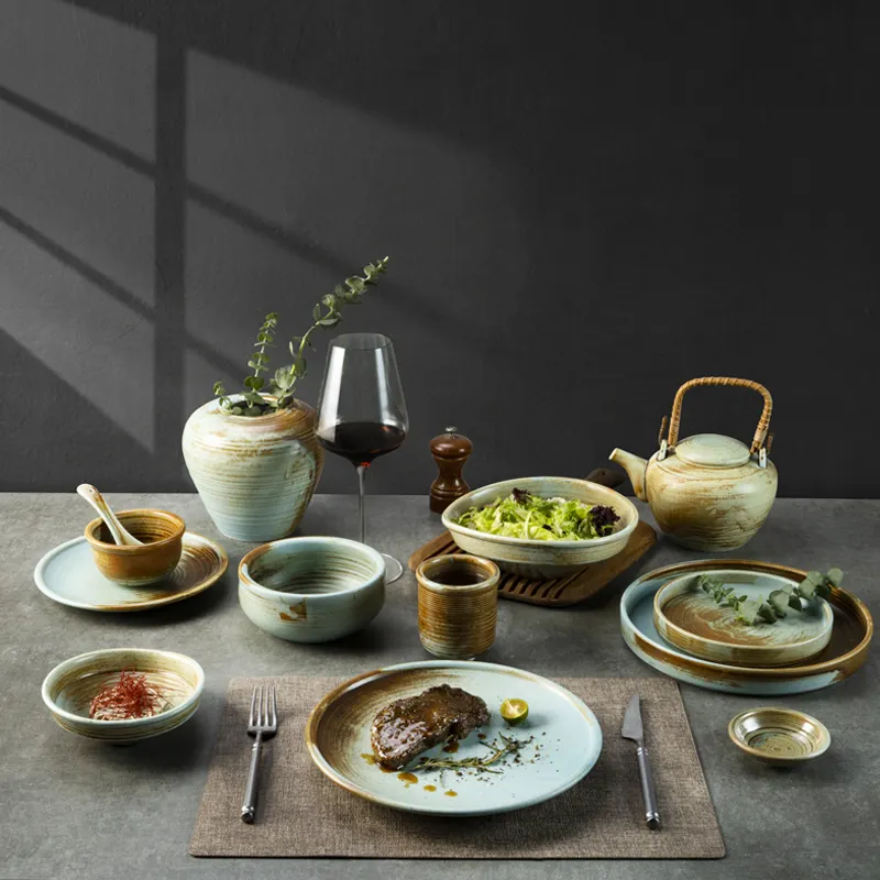 YAYU Bán Buôn Khaki Màu Sắc Không Thường Xuyên Hình Dạng Bộ Đồ Ăn Đặt Fancy China Stock Dinner Tấm Set Retro Thiết Kế Gốm Sứ Bộ Đồ Ăn