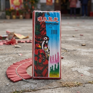 Fuochi d'artificio 712 Wood Pecker Red Cracker 40 colpi, <span class=keywords><strong>grande</strong></span> effetto sonoro, prodotti in Cina per festival - Product Image 1