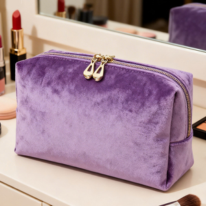 Pochette de maquillage tendance pour femmes, en velours doux, trousse de toilette portable, fermeture à glissière, pochette cosmétique pour femmes - Product Image 3