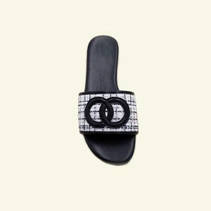 شبشب نسائي صيفي مريح وجيد التهوية عالي الجودة الأكثر مبيعًا حذاء نسائي مسطح بتصميم عتيق صغير - Product Image 6