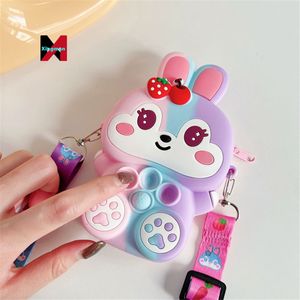 Vanguard <span class=keywords><strong>2022</strong></span> nouvelle mode fraise lapin dessin animé enfants sac en Silicone bandoulière tout match étudiant porte-monnaie - Product Image 3