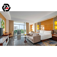 Suite de chambre d'hôtel complète et personnalisée, mobilier haut de gamme minimaliste 5 étoiles avec vue panoramique sur la mer, du sol au plafond