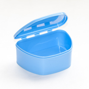 Estuche Dental HUIYA de Forma Trapezoidal con Pequeña Abertura Central para Almacenamiento de Prótesis Dentales, Uso Ortodóntico - Product Image 3